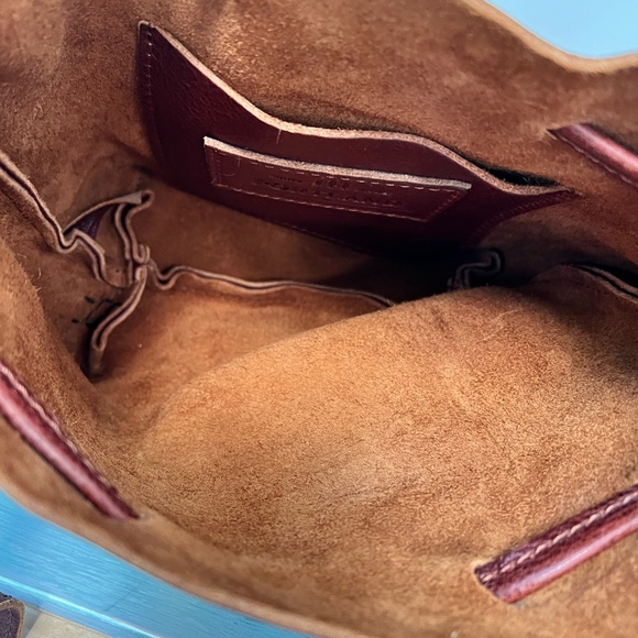 Portland Leather Bucket Bag / Crossbody - Picture 5 of 9